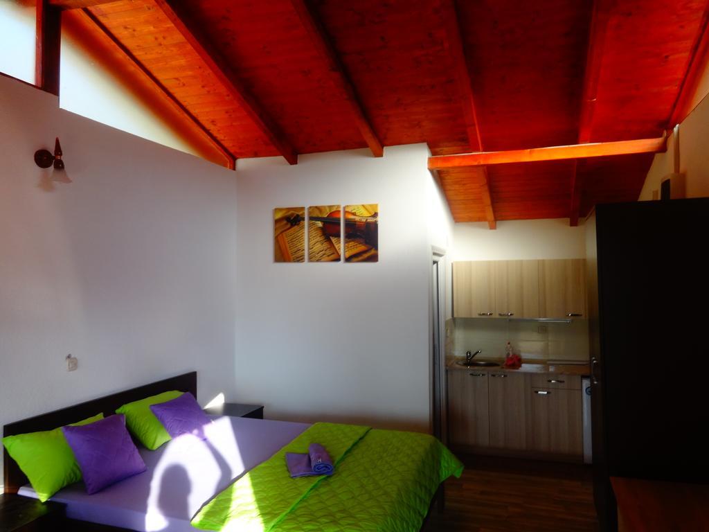 Karali Apartments Lagadin Luaran gambar