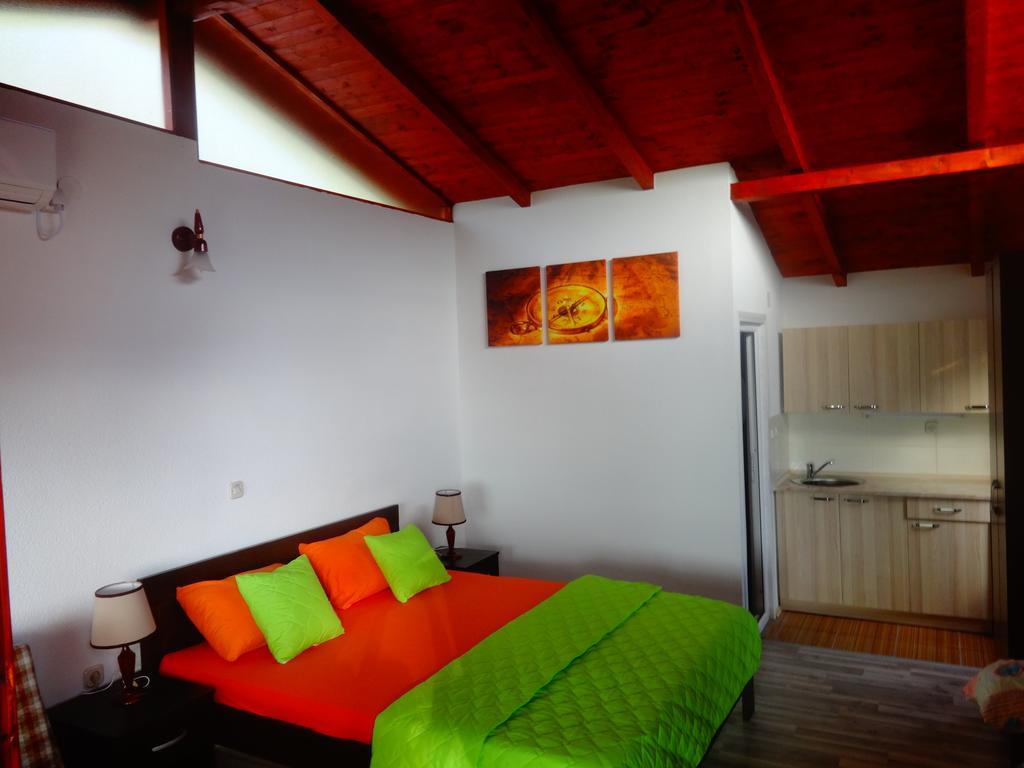 Karali Apartments Lagadin Luaran gambar